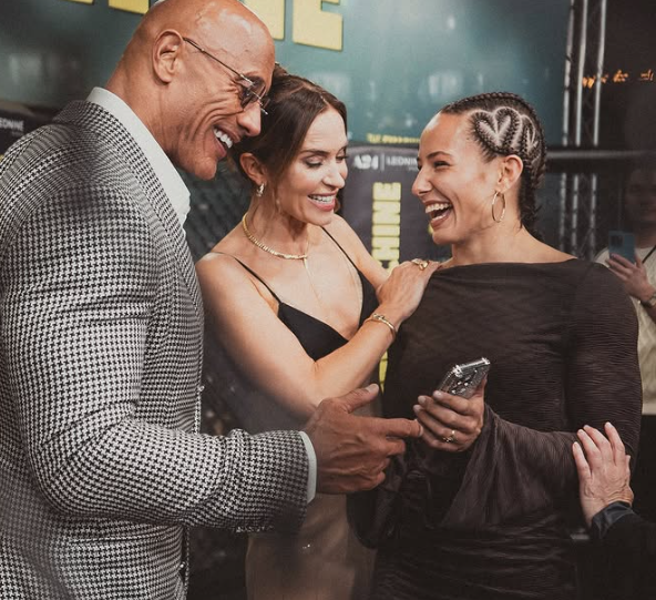 Dwayne „The Rock“ Johnson jej zaslal silné slová uznania: „Toto dievča raz bude v UFC!“